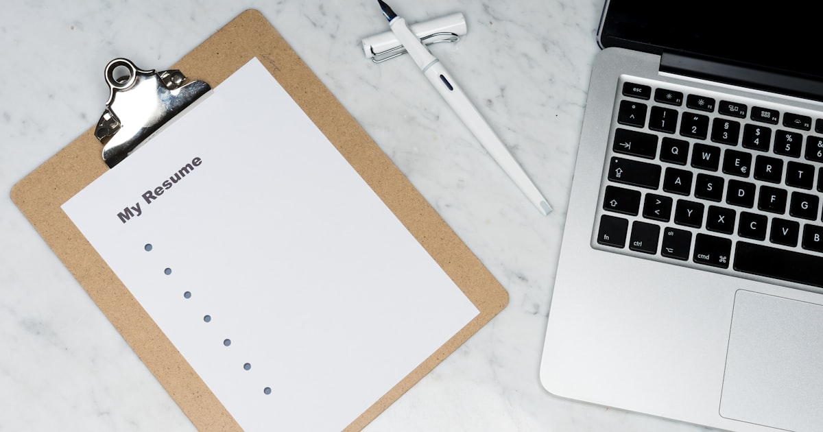 IT-konsult CV och LinkedIn-profil 2026: Komplett guide för att vinna uppdrag